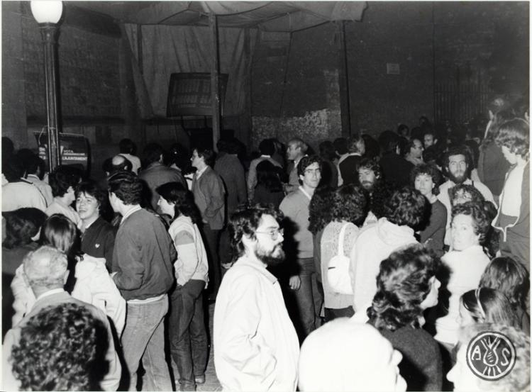 Eleccions municipals 1983. Esperant resultats elecorals. Sabadell