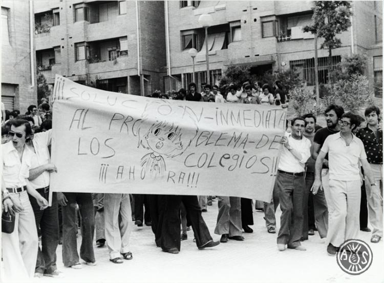 Manifestació veïns de Can Deu per una problemàtica escolar. Sabadell