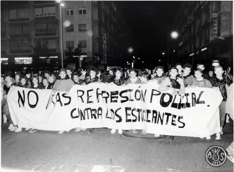 Manifestació d'estudiants d'ensenyament mitjà. Sabadell