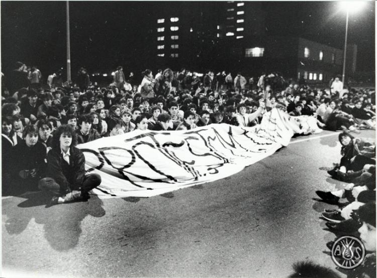 Manifestació d'estudiants d'ensenyament mitjà. Sabadell