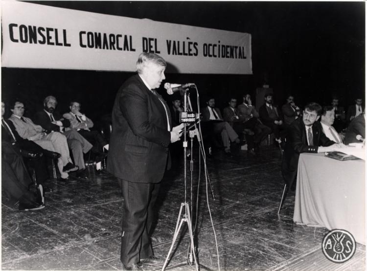 Acte de constitució del primer Consell Comarcal del Vallès Occidental al Teatre Municipal La Faràndula. Sabadell
