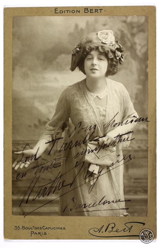 Retrat d'estudi de l'actriu francesa Marthe Régnier. París.