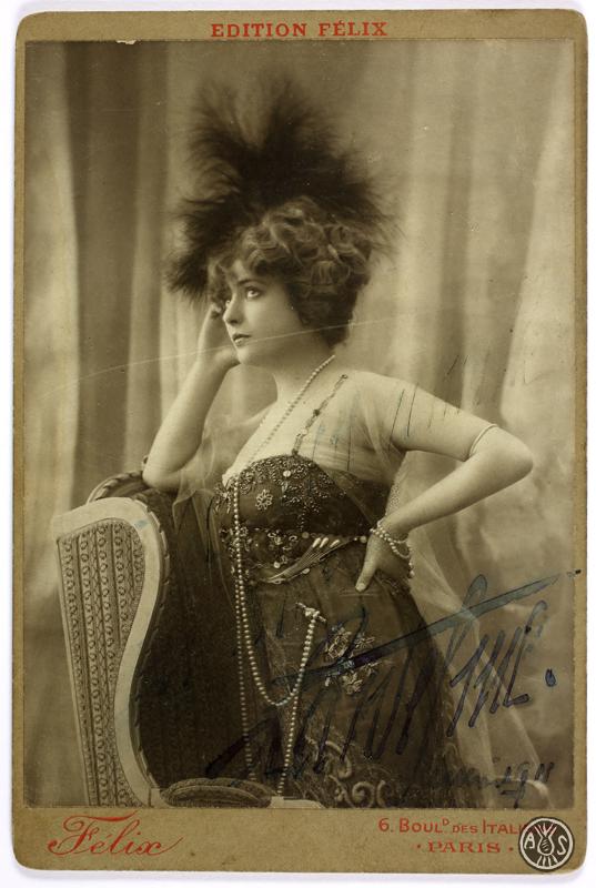 Retrat d'estudi de l'actriu Geneviève Lantelme París.