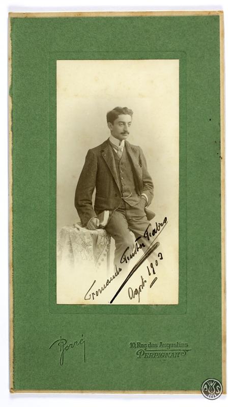 Retrat d'estudi de Fernando Fuster Fabra. Perpinyà.
