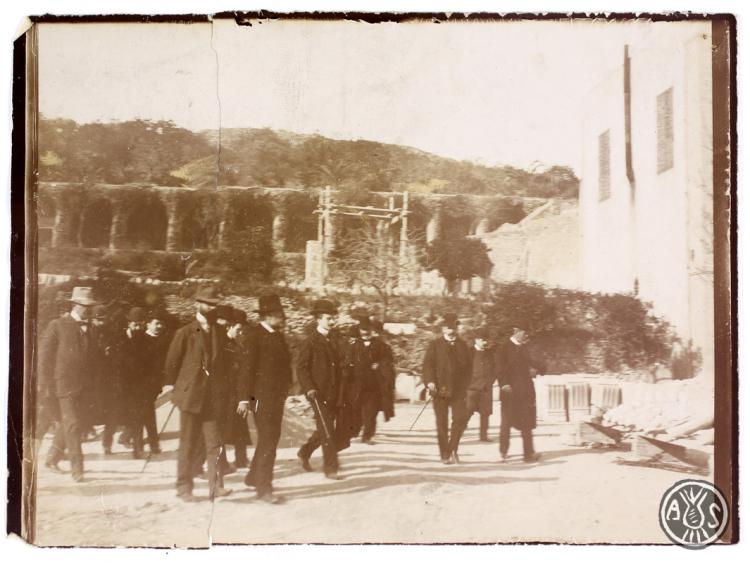 Visita de l'Associació d'arquitectes al Park Güell de Barcelona.