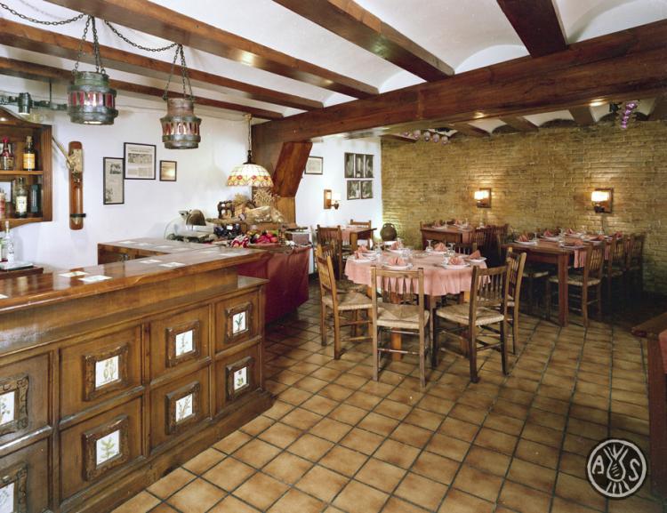 Interior d'un restaurant a l'interior de la botiga Díez