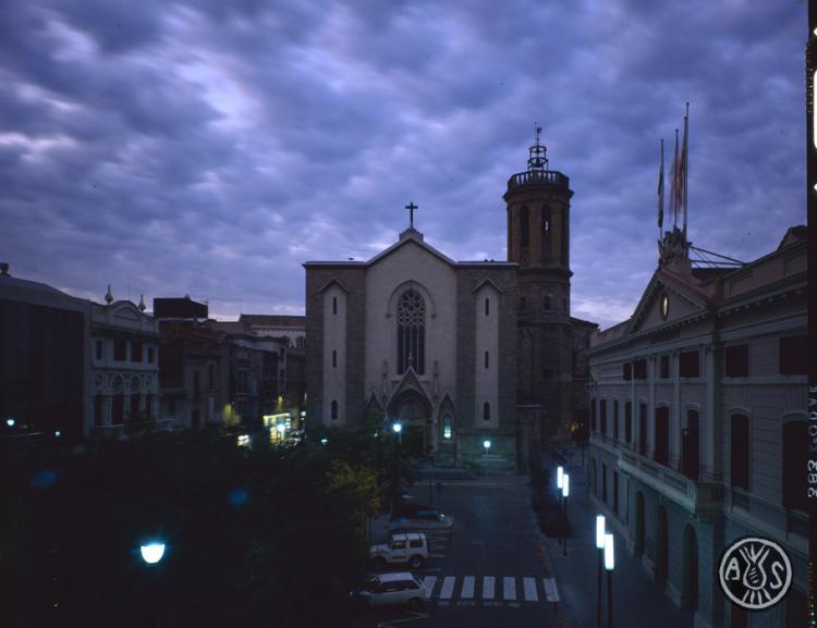 La plaça Sant Roc durant la posta de sol
