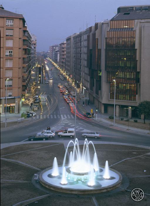 La plaça Catalunya i la ronda Zamenhof de nit