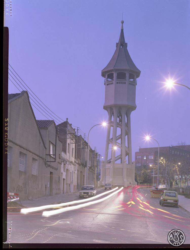 La Torre de l'Aigua de nit