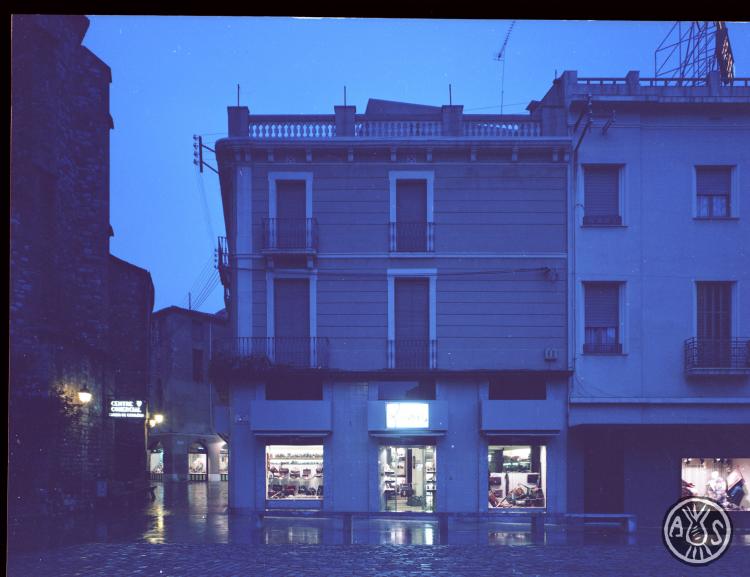 El Racó del Campanar i el carrer de l'Església de nit