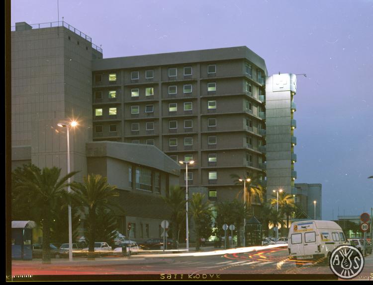 Façana de l'hospital Parc Taulí de nit