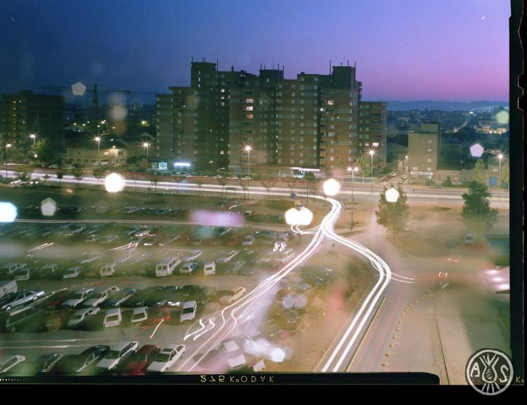 La Gran Via i el carrer de Batllevell de nit