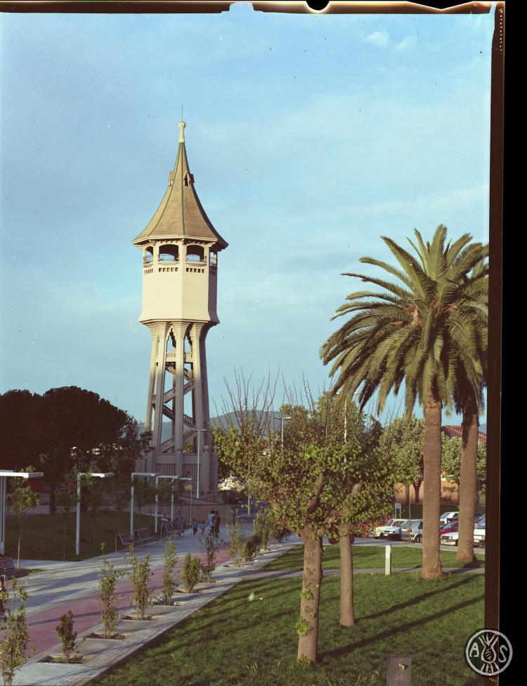 La Torre de l'Aigua i el parc del Taulí