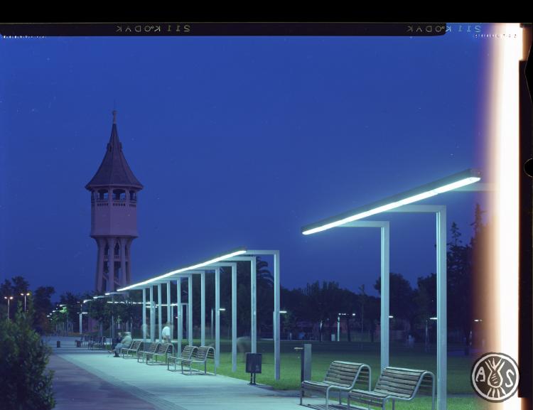 La Torre de l'Aigua i el parc del Taulí de nit