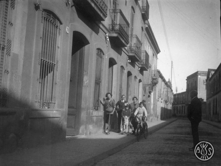 Grup al carrer de les Treus Creus
