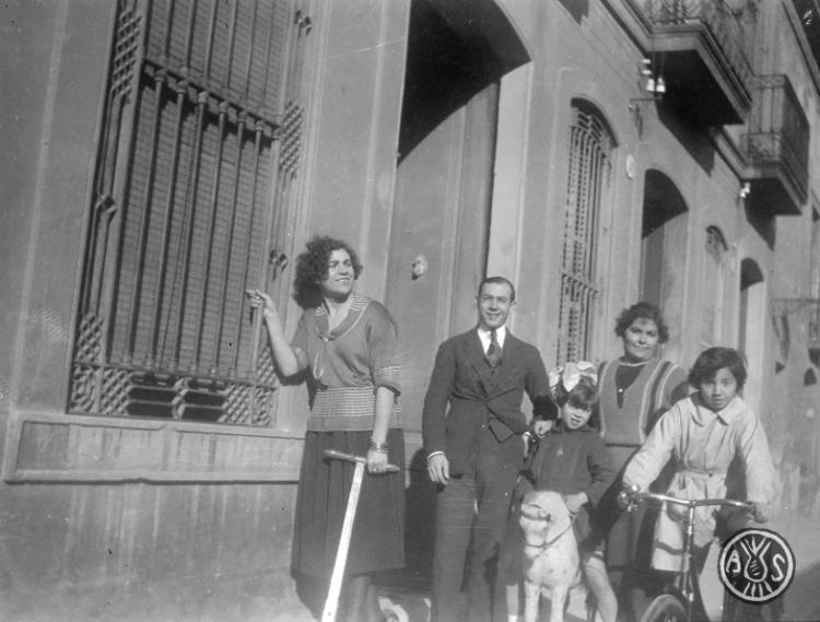 Grup al carrer de les Treus Creus