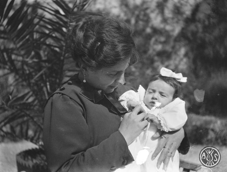 Dona i nadó