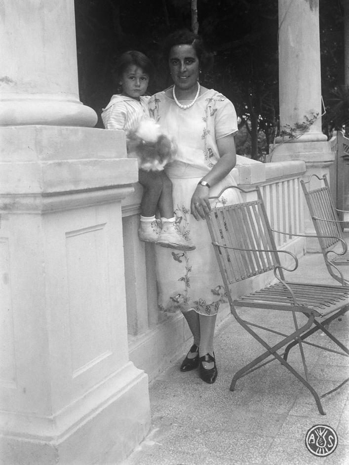 Maria Codina amb una nena