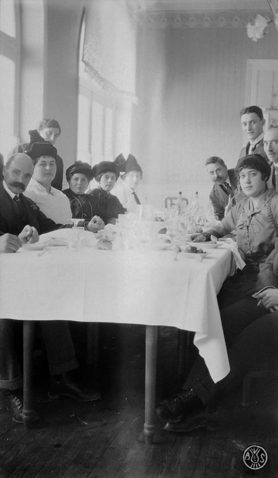 Grup en un àpat