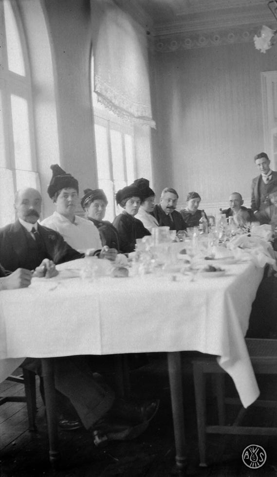 Grup en un àpat