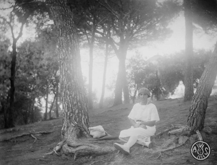 Maria Codina en un bosc