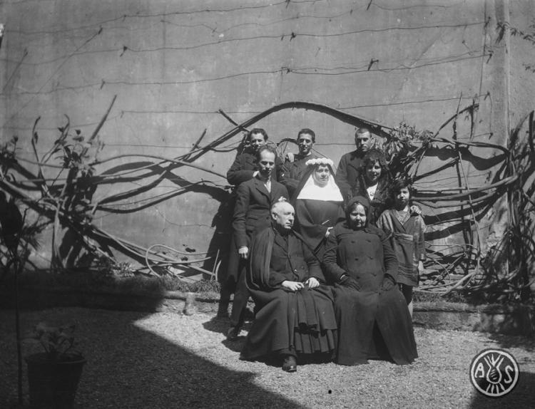 Grup amb una monja