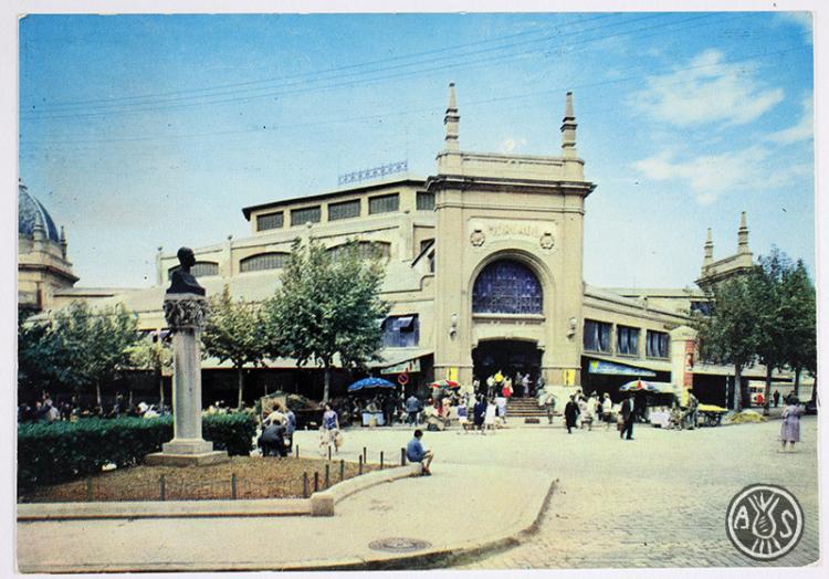 Plaça del Mercat Central i monument a Narcís Giralt. Sabadell