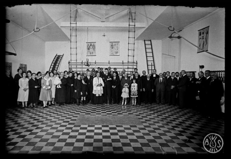 Inauguració i benedicció de l'escola de gimnàstica o  Institut de mecano-teràpia,  del doctor Tortajada al carrer Jardí. Sabadell
