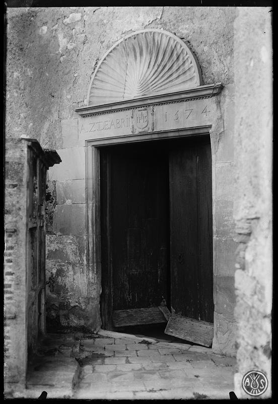Portal de l'església de Sant Vicenç de Jonqueres,. Sabadell