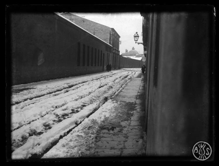 Carrer de les Tres Creus nevat. Sabadell