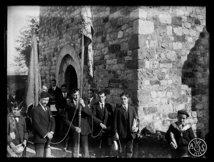 Església romànica. Aplec del Roser a l'església La Romànica de Santa Maria de Barberà