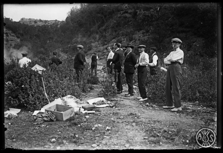 Grup de ronda del Sometent fent pràctiques de tir. Sabadell