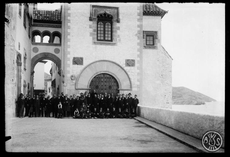 Excursió de la Congregació Mariana de Sabadell a Sitges