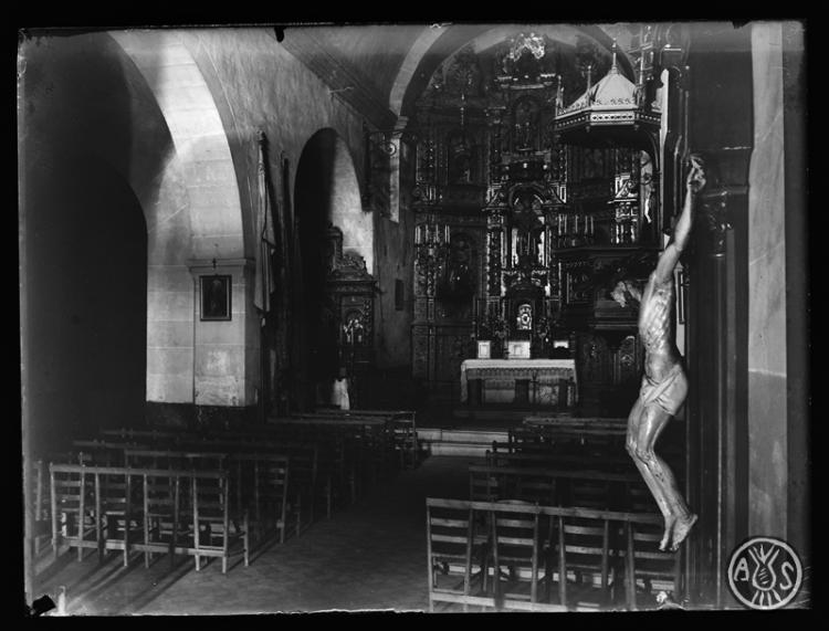 Interior de l'església de Sant Esteve de Ripollet