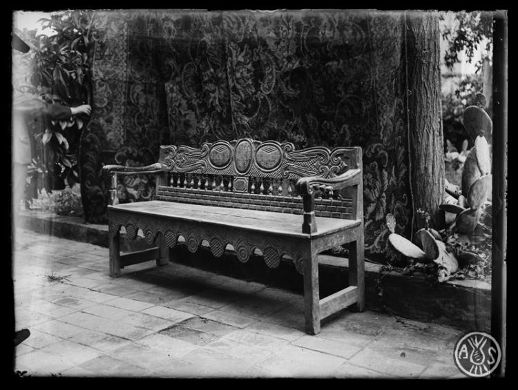 Banc a l'Església de Sant Esteve de Ripollet