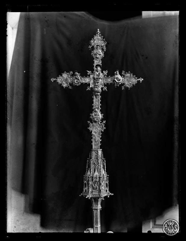 Creu processional amb Jesús crucificat i els quatre evangelistes