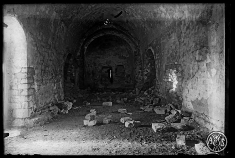 Interior de l'església romànica de Santa Maria del Puig de la Creu. Castellar del Vallès.