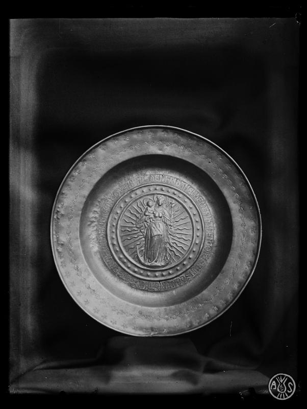 Bacina o plat petitori de l'església de Sant Julià d'Altura. Sabadell