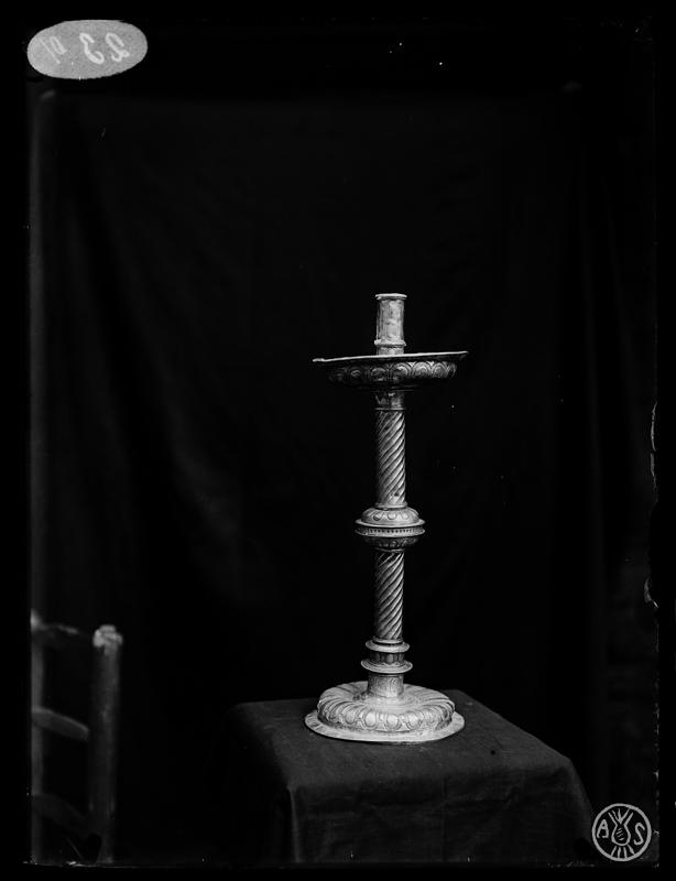 Canelobre de l'església romànica de Santa Maria de Barberà. Barberà del Vallès