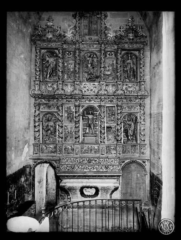 Altar lateral barroc de l'església Santa Maria de Barberà, coneguda com La Romànica. Barberà del Vallès