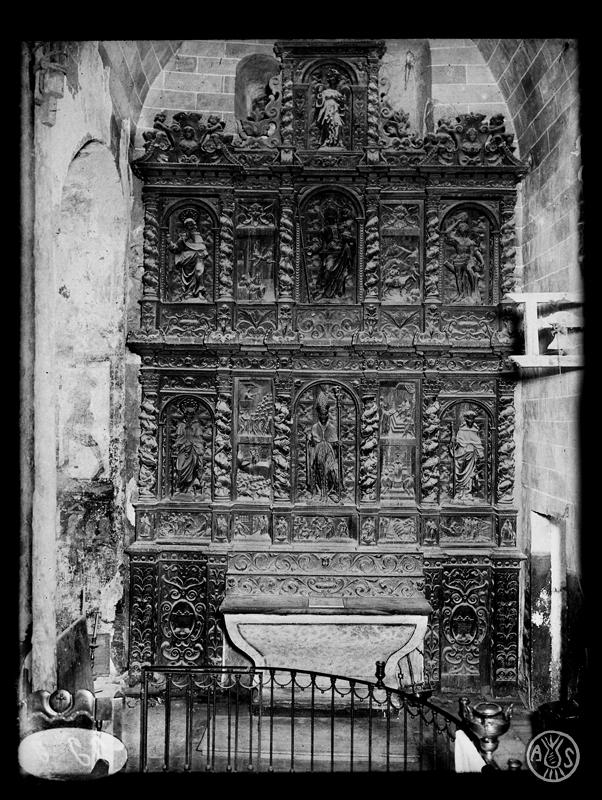 Altar lateral barroc de l'església romànica de Santa Maria de Barberà. Barberà del Vallès