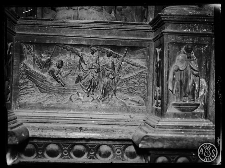 Detall d'un dels altars de l'església romànica de Santa Maria de Barberà. Barberà del Vallès