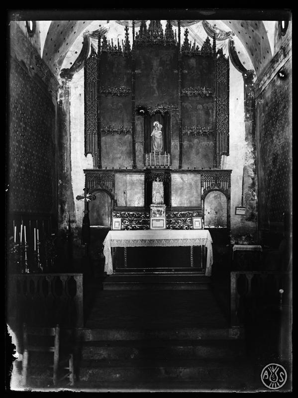 Interior de lesglésia parroquial de Santa Maria de Palau-solità. Altar major