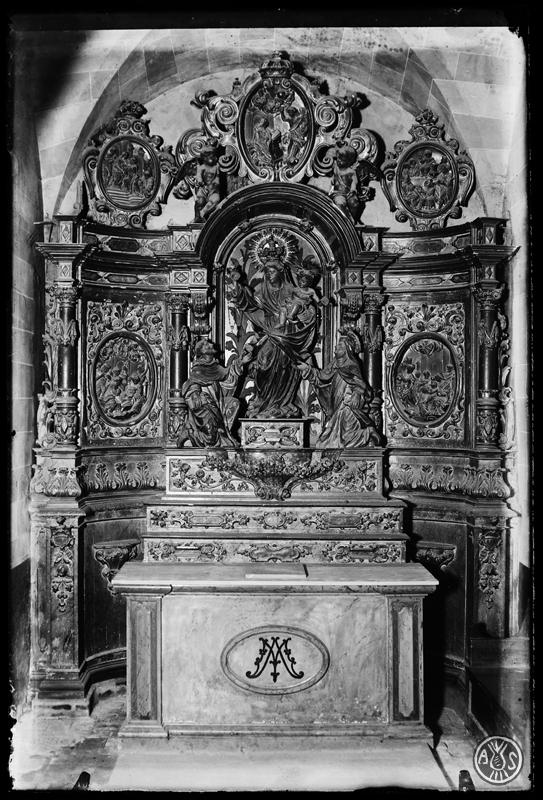 Altar de Nostra Senyora del Roser de lesglésia de Sant Quirze i Santa Julita, a Sant Quirze del Vallè