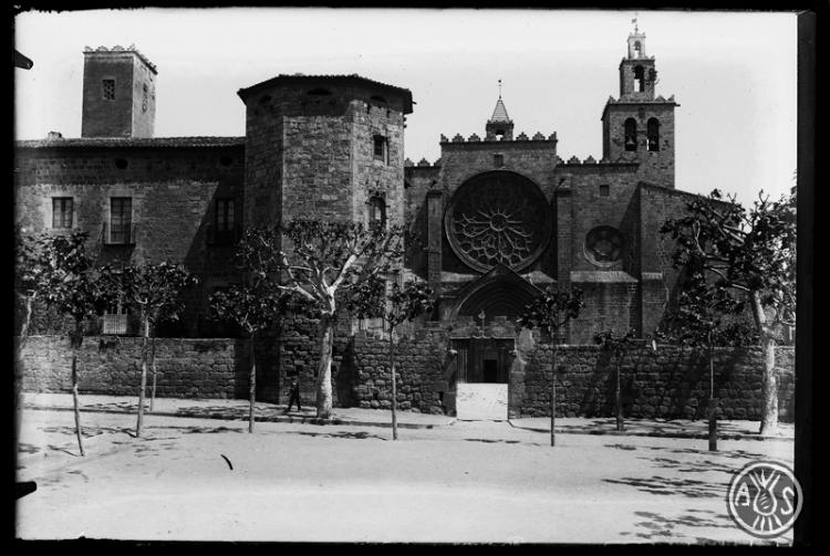 Façana principal del Monestir de Sant Cugat del Vallès
