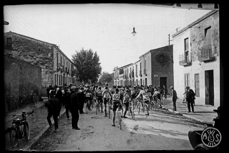 Sortida cursa ciclista. Sabadell