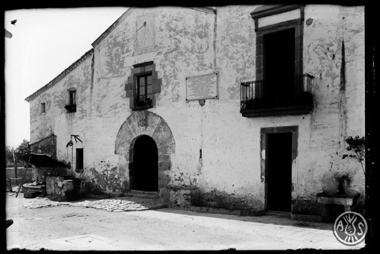 Façana d'una granja sense identificar de Palau-solità i Plegamans