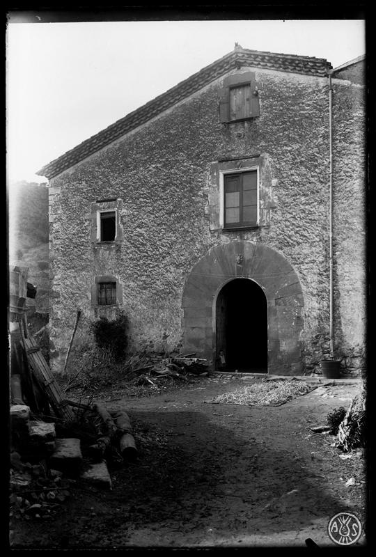 Façana de la masia de Can Busqueta. Sant Feliu del Racó
