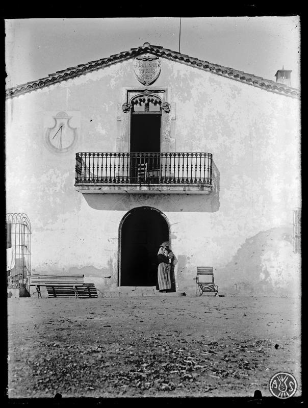 Façana de la Masia de Ca n'Oriac. Sabadell.