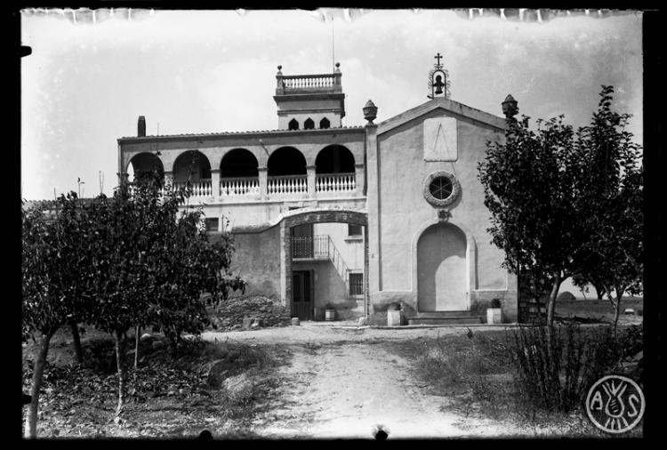 Façana de la masia de Can Gambús. Sabadell